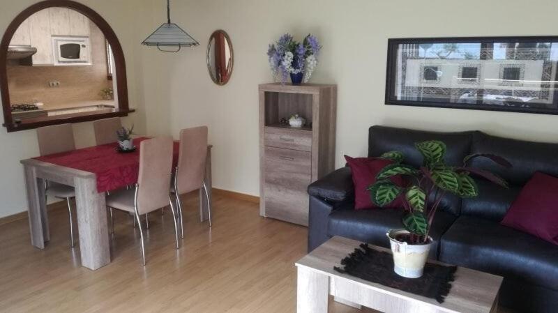100M2 Big Apartment Private Garden And Pool/ 100M2 Gran Apartamento Jardin Privado Y Piscina / Acogedor Apartamento En Zona Tranquila Y Agradable Камбрильс Экстерьер фото